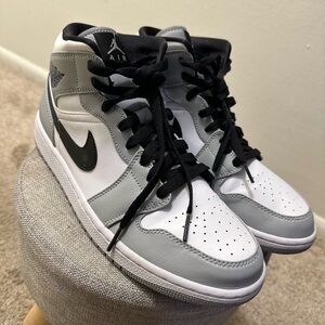 Nike Air Jordan 1’s Mid